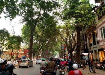 Ảnh chụp từ camera Galaxy S9 một buổi sáng đẹp trời trên đường Phan Đình Phùng - Hà Nội