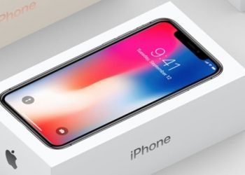 Phía trên chiếc hộp là hình ảnh chiếc iPhone phiên bản đặc biệt