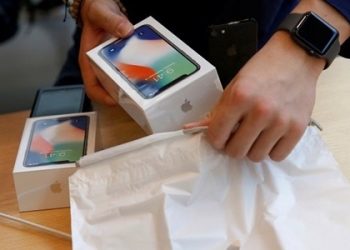 Mặc dù iPhone X mở bán tại Đông Nam Á nhưng cái tên Việt Nam vẫn chưa xuất hiện trong danh sách trên