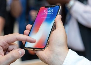 iPhone X còn bị khuyết một phần màn hình