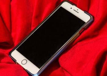 Xuất hiện chiếc ốp iPhone đắt hơn cả “nhân vật chính”
