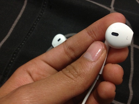 Tai nghe sau khi lau chùi đã trở nên sáng bóng