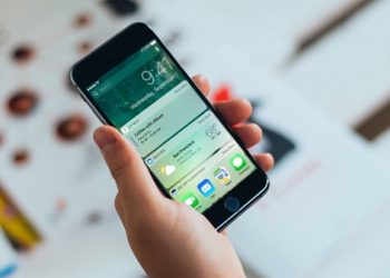 [Mẹo tắt] nhấc máy để mở màn hình trên iOS vô cùng đơn giản