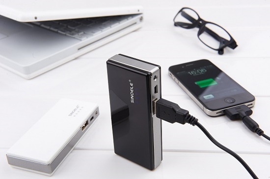 Dùng đúng bộ sạc của dòng máy Dùng đúng bộ sạc của dòng máy