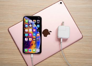Cùng trả lời câu hỏi: “Pin iPhone XS Max có trâu không”?