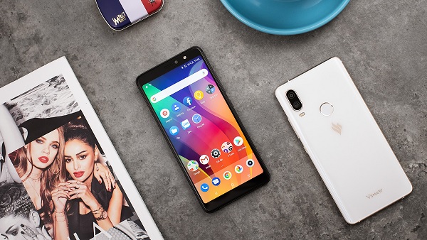 Màn hình Vsmart Active 1 không đi theo xu hướng thiết kế "tai thỏ". Màn hình Vsmart Active 1 không đi theo xu hướng thiết kế "tai thỏ".