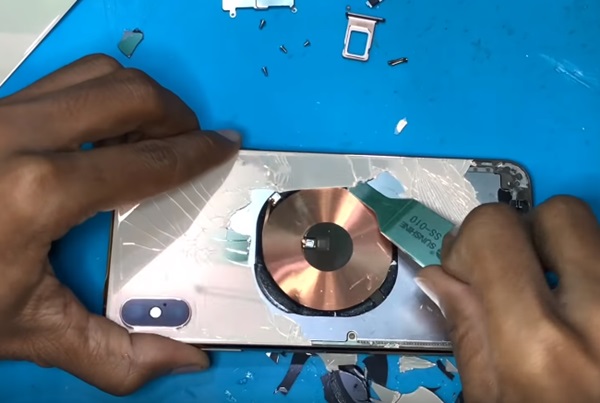 Thay mặt lưng iPhone Xs Max