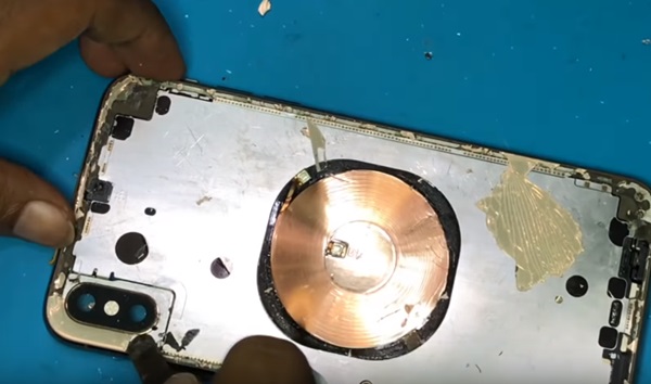 Thay mặt lưng iPhone Xs Max (2)