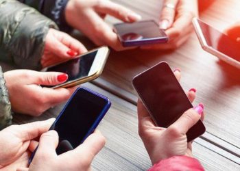 Bức xạ điện thoại là gì? Những smartphone nào có bức xạ an toàn nhất?