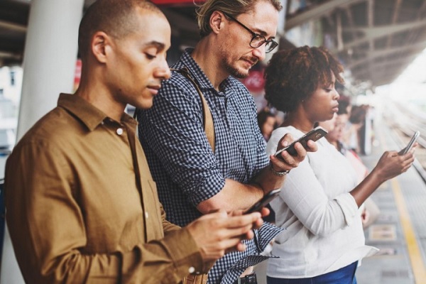 Bức xạ điện thoại là gì? Chúng không hề khủng khiếp như mọi người thường nghĩ