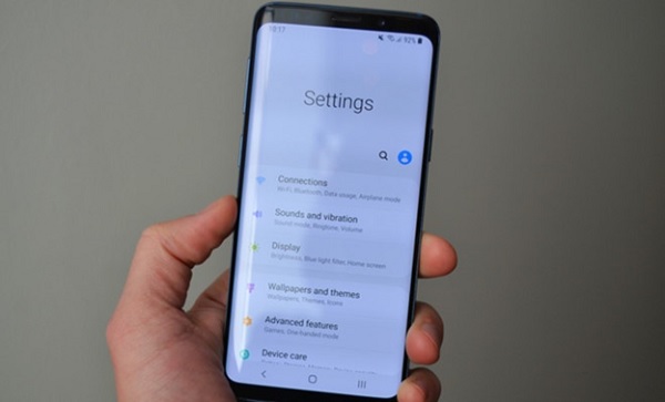 Giao diện One UI cho phép nhóm các tùy chọn liên quan với nhau