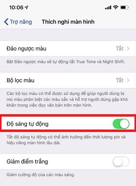 Trong tùy chọn này bạn sẽ thấy mục Độ sáng tự động đang để ON,