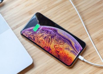 Đánh giá thời lượng pin iPhone XS Max: Có đáng mua không?