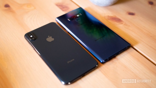 So sánh thời lượng iPhone Xs Max (1)