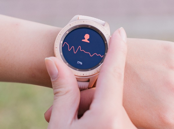 Galaxy Watch có màn hình mặt tròn