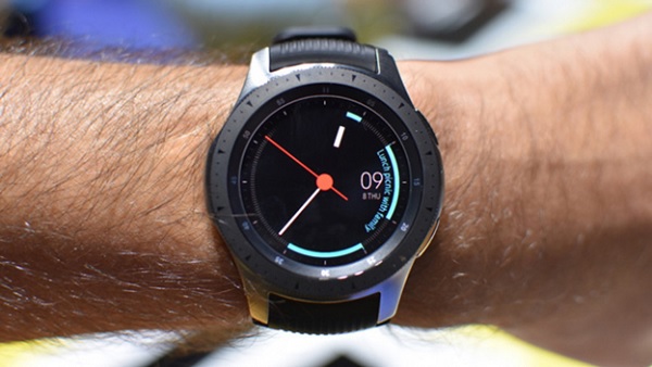 Galaxy Watch kháng nước tốt hơn