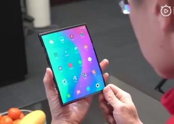 Video chủ tịch Xiaomi trên tay smartphone màn hình gập siêu độc