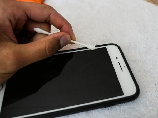 Vệ sinh điện thoại – Bước 3