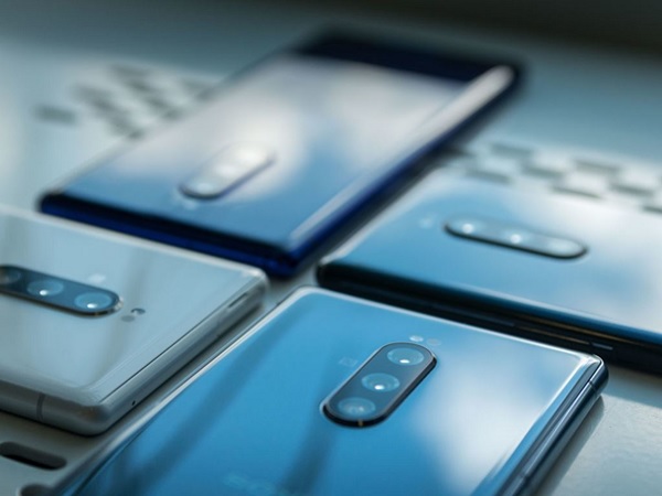 Một điểm đặc biệt nữa là Sony Xperia 1 không được trang bị cảm biến vân tay dưới màn hình, thay vào đó cảm biến này được đặt ở cạnh bên của chiếc smartphone Một điểm đặc biệt nữa là Sony Xperia 1 không được trang bị cảm biến vân tay dưới màn hình, thay vào đó cảm biến này được đặt ở cạnh bên của chiếc smartphone