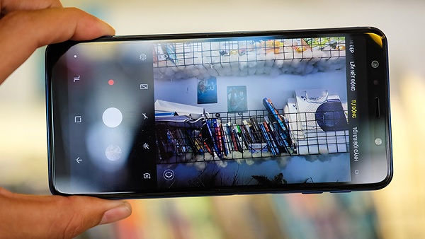 Thiết bị sở hữu camera 3 ống kính, độ phân giải cao Thiết bị sở hữu camera 3 ống kính, độ phân giải cao