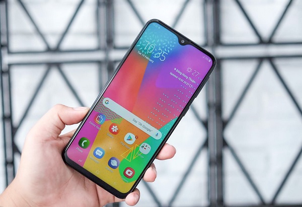 4. Samsung Galaxy M20 4. Samsung Galaxy M20