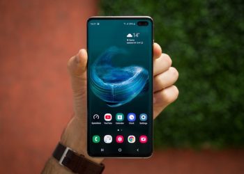 Chụp ảnh màn hình trên Galaxy S10 bằng nút nguồn(bên phải) và nút âm lượng(bên trái)