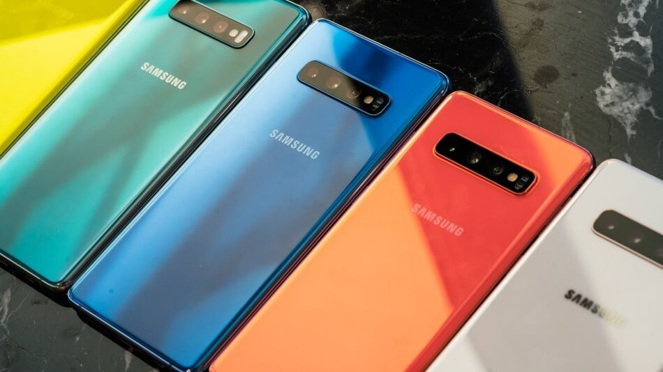 Galaxy S10+ là một trong các điện thoại có mặt lưng đẹp và đa dạng màu sắc nhất