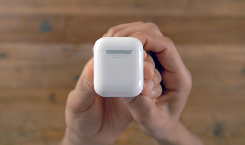 Nút khởi động trên AirPods