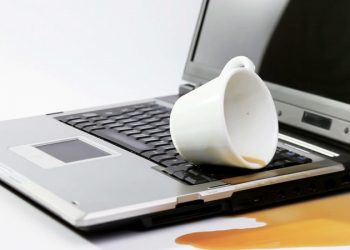 Cách cứu Laptop bị dính nước đơn giản