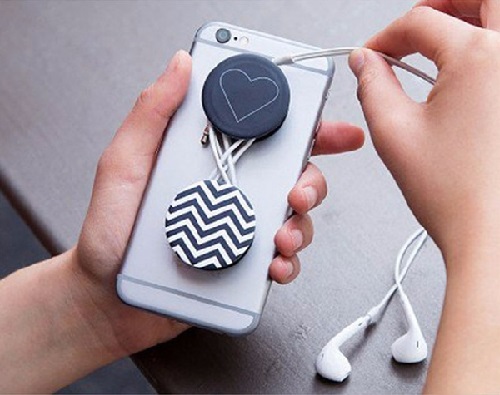 Popsocket giúp bạn dễ dàng quấn dây tai nghe vòng quanh