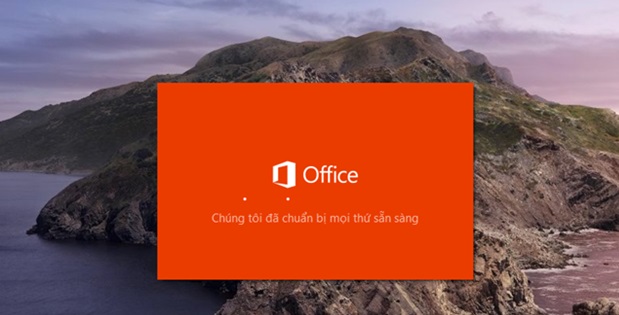 Quá trình tải về và cài đặt diễn ra tự động nên hãy đảm bảo rằng máy được kết nối Internet