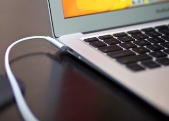 Sạc pin laptop thế nào cho đúng?