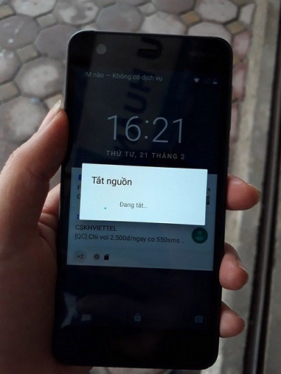 Bạn nên khởi động lại máy khi điện thoại mất sóng