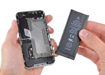 Tuyệt đối không nên tự ý thay pin smartphone nguyên khối