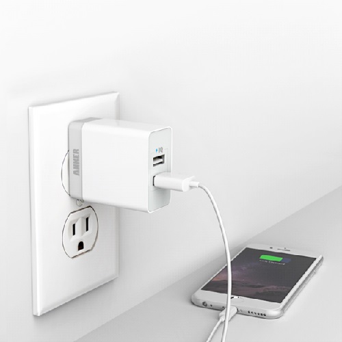 Nên sạc điện thoại qua nguồn điện trực tiếp