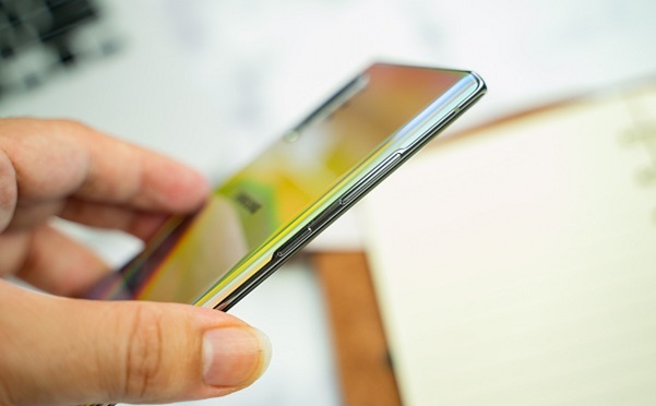 Cạnh trái của Note 10+ có 2 nút