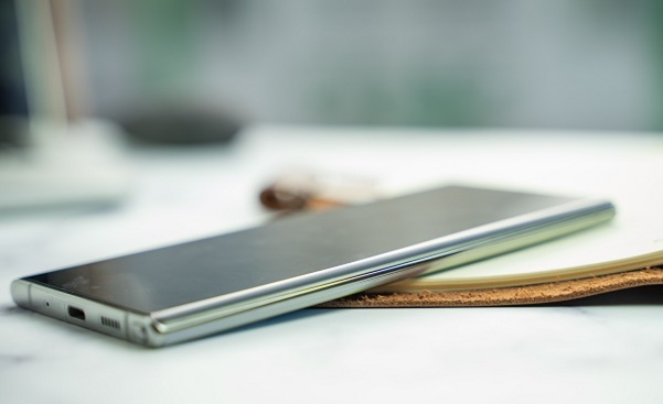Thiết kế góc cạnh Samsung note 10