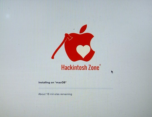 Quá trình cài mac OS đang diễn ra