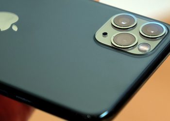 iPhone 11 Pro Max được trang bị 3 camera sau