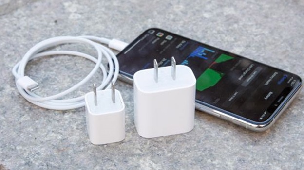 Được trang bị công nghệ sạc ngược không dây và bộ sạc nhanh 18W