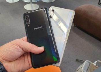 A91 sở hữu viên pin lớn 4.500 mAh và hỗ trợ sạc nhanh 45W, vốn chỉ có trên smartphone cao cấp