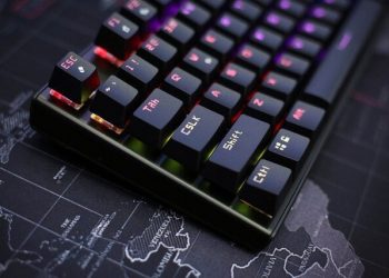 Geezer GS4 RGB rất bắt mắt và có giá chỉ khoảng 800.000 đồng.