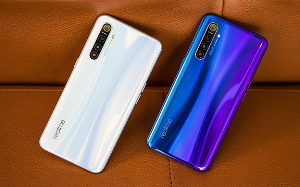 Realme XT có giá 7.990.000 đồng, 2 màu Trắng và Xanh
