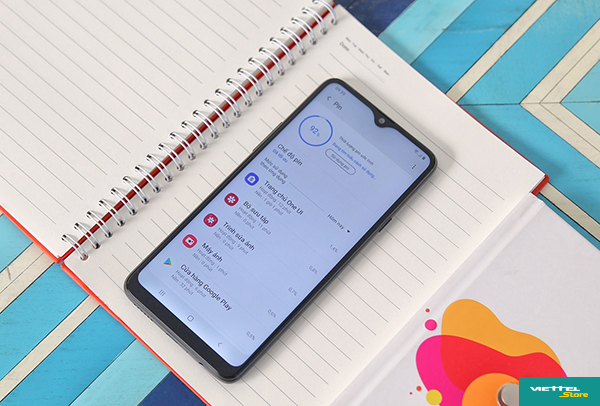 Galaxy A20s sẽ tìm hiểu thói quen người dùng để tự động điều chỉnh hệ thống nhằm mang lại thời lượng pin dài ấn tượng