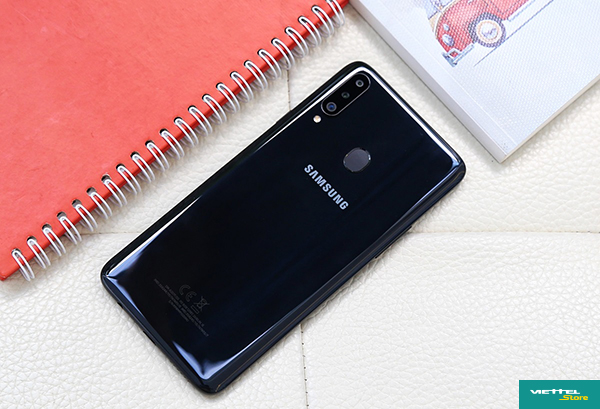 Galaxy A20s trang bị bộ 3 camera sau để mang lại trải nghiệm chụp ảnh thật đẹp và đa dạng