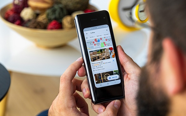 Màn hình nhỏ 4.6 inch đem đến sự thoải mái khi dùng 1 tay.