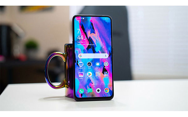 OPPO F11 Pro sở hữu màn hình 6,5 inch và không bị khuyết phần notch