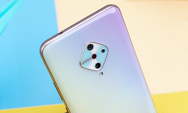 Cụm camera được thiết kế theo phong cách mới lạ