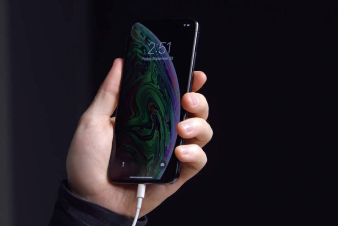 Sử dụng sạc cổng lightning chính hãng