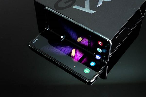 Trên tay Galaxy Fold về thiết kế và màn hình